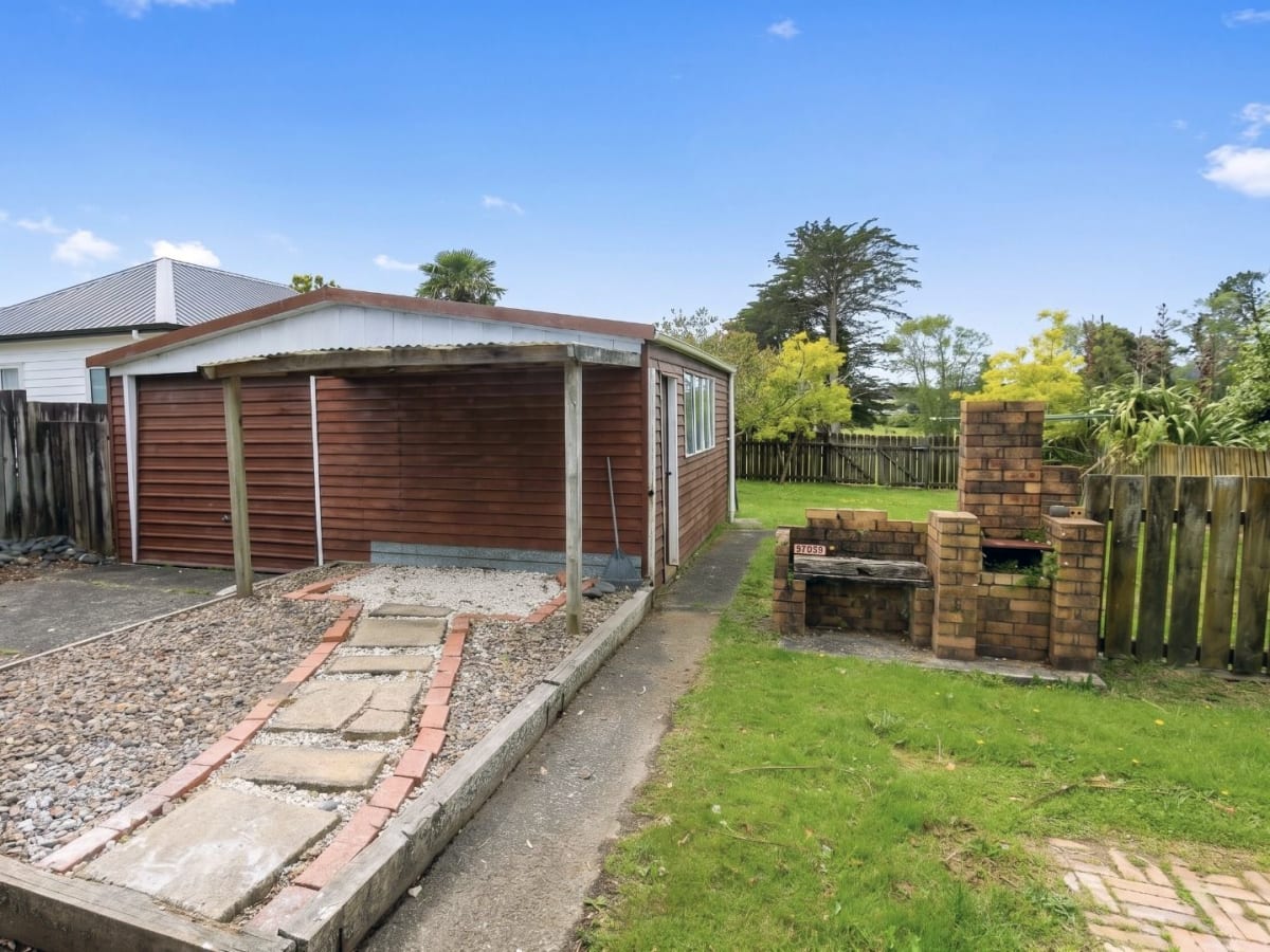 82 Seymour Road, Sunnyvale, Auckland - image 1