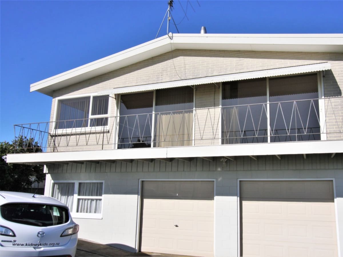 74 Kiwi Esplanade, Mangere Bridge, Auckland - image 1