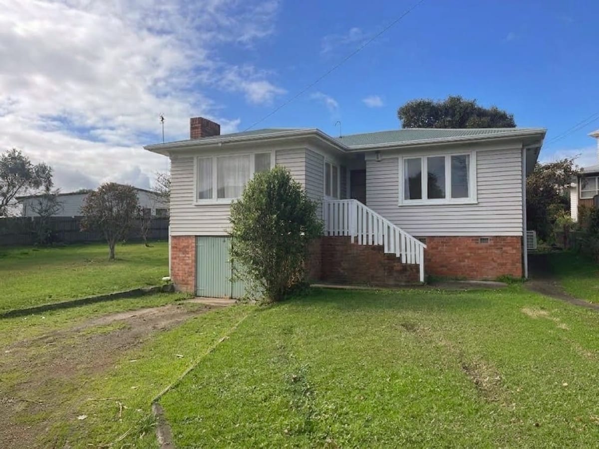 27 Reid Road, New Lynn, Auckland - image 1