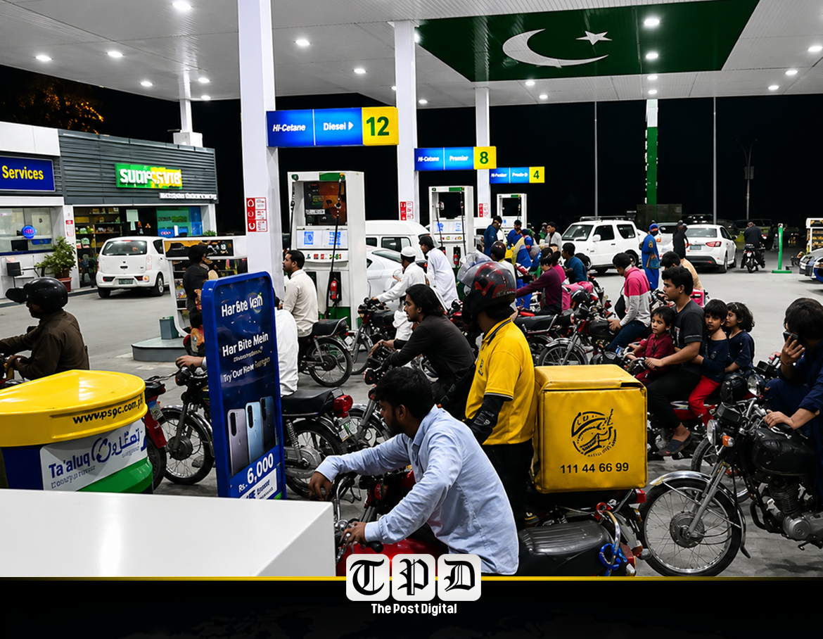 31 جولائی سے پیٹرول 1.09 روپے اور ہائی اسپیڈ ڈیزل 2.42 روپے فی لیٹر مہنگا، نئی قیمتوں کا نوٹیفکیشن جاری