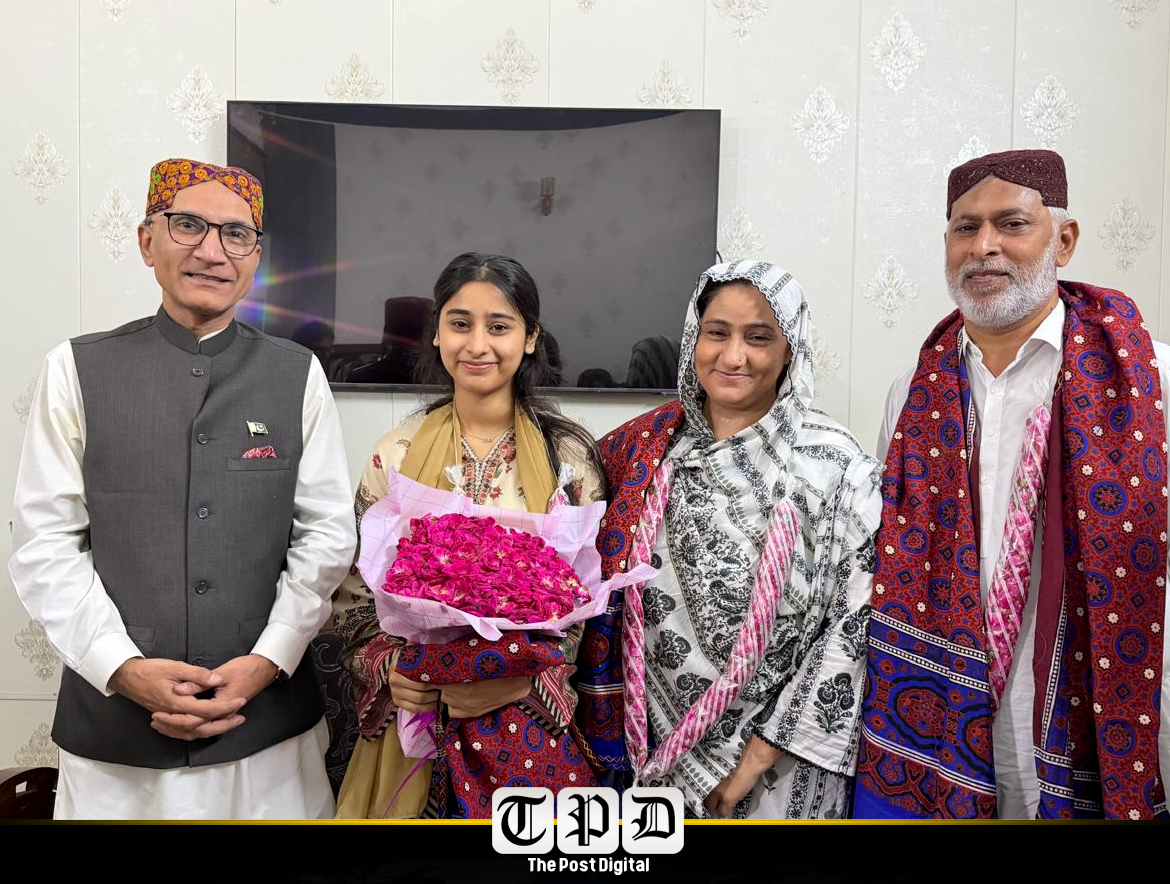اے کے یو بورڈ کے HSSC پارٹ-II نتائج 2026 میں سکھر آئی بی اے یونیورسٹی کے کمیونٹی کالج خیرپور کی طالبہ نے میدان مار لیا
