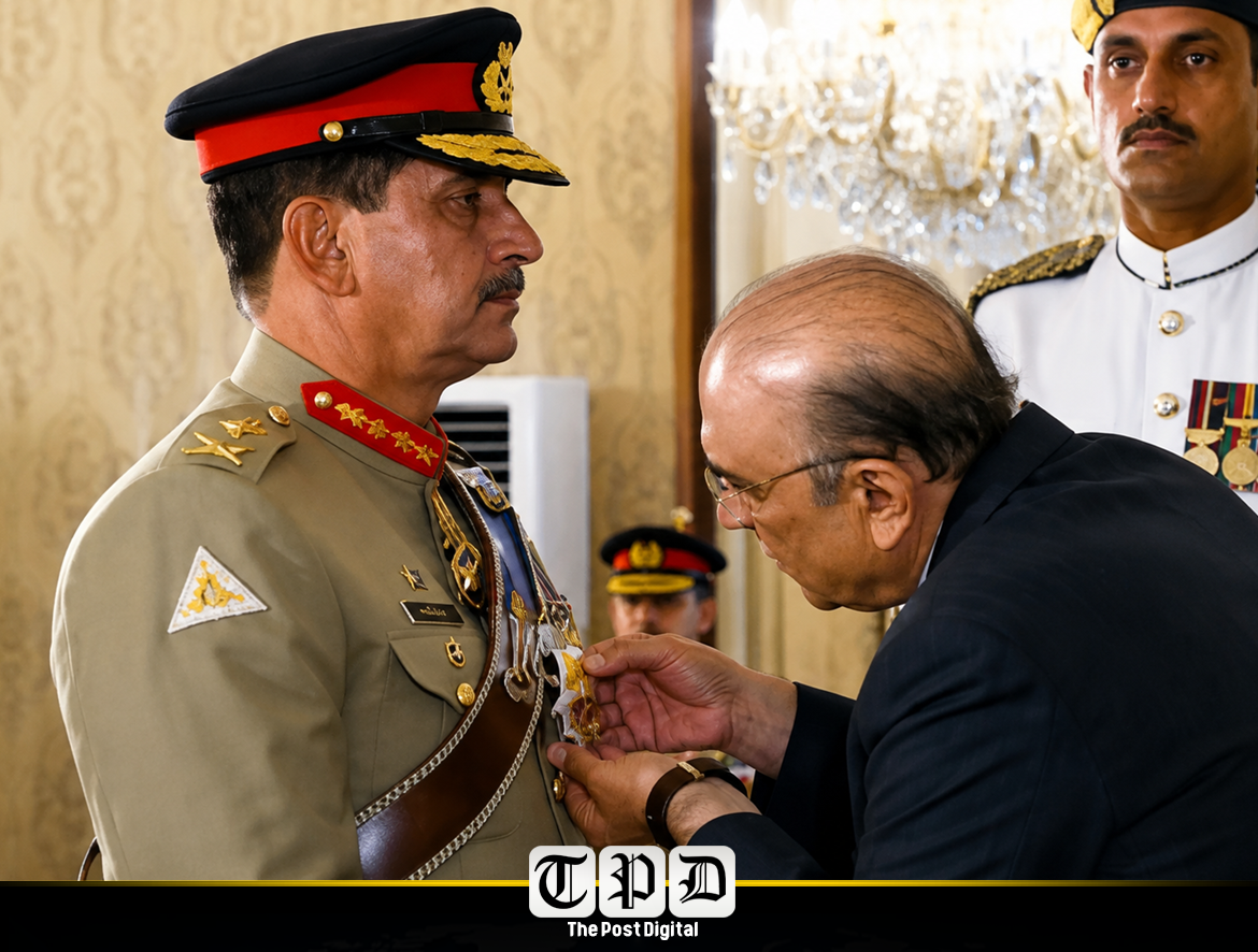 ایوانِ صدر میں خصوصی تقریب، صدر آصف علی زرداری نے کمانڈر نیشنل اسٹریٹجک کمانڈ کو اعزاز عطا کیا