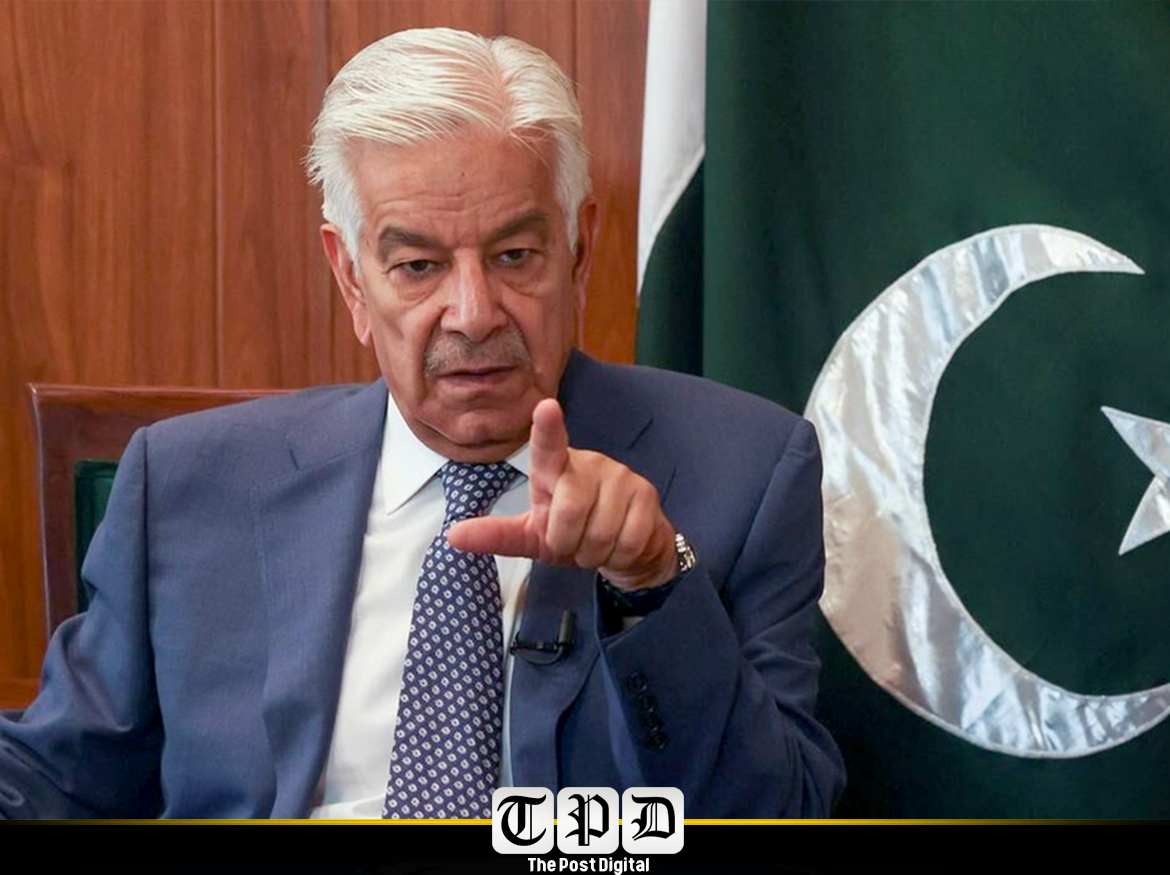 وزیر دفاع کا دعویٰ، کہا عمران خان کی بہن دیگر ڈاکٹروں کے ہمراہ ملاقات کرچکی ہیں؛ پی ٹی آئی کی امیدوں پر پانی پھر گیا
