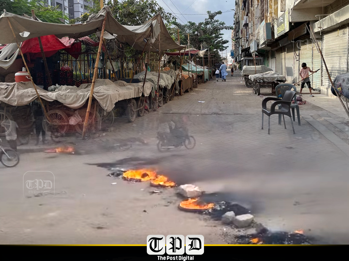 کورنگی کراسنگ پر نامعلوم افراد کی ہنگامہ آرائی، سڑکیں بند؛ پولیس نے صورتحال پر قابو پا کر ٹریفک بحال کردی