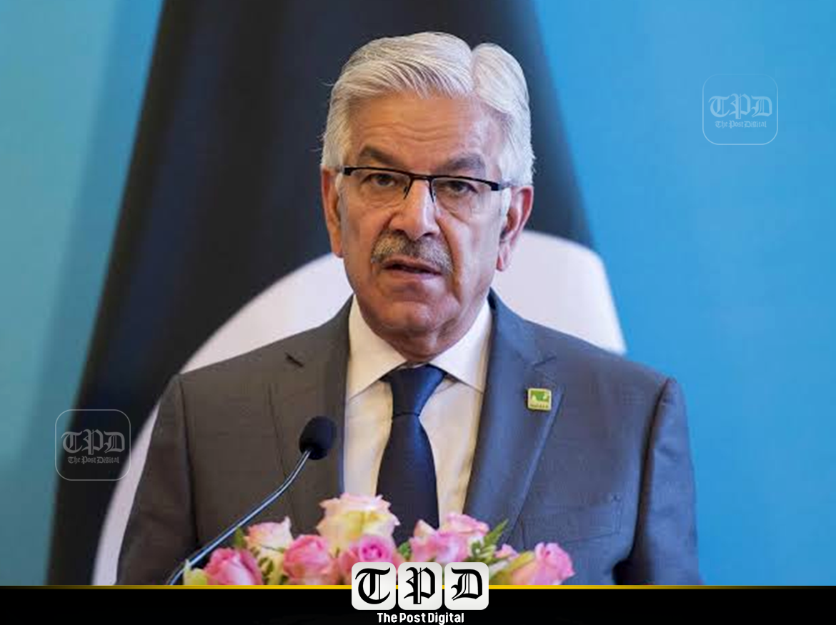 اسلام آباد: وزیر دفاع خواجہ محمد آصف نے پیپلزپارٹی کی پالیسی پر سوال اٹھاتے ہوئے کہا ہے کہ سرائیکی صوبے کی بات ہو تو پیپلزپارٹی نرم گوشہ ظاہر کرتی ہے، لیکن مزید صوبوں یا انتظامی یونٹس کی بات کی جائے تو سندھودیش کا ذکر شروع ہوجاتا ہے۔