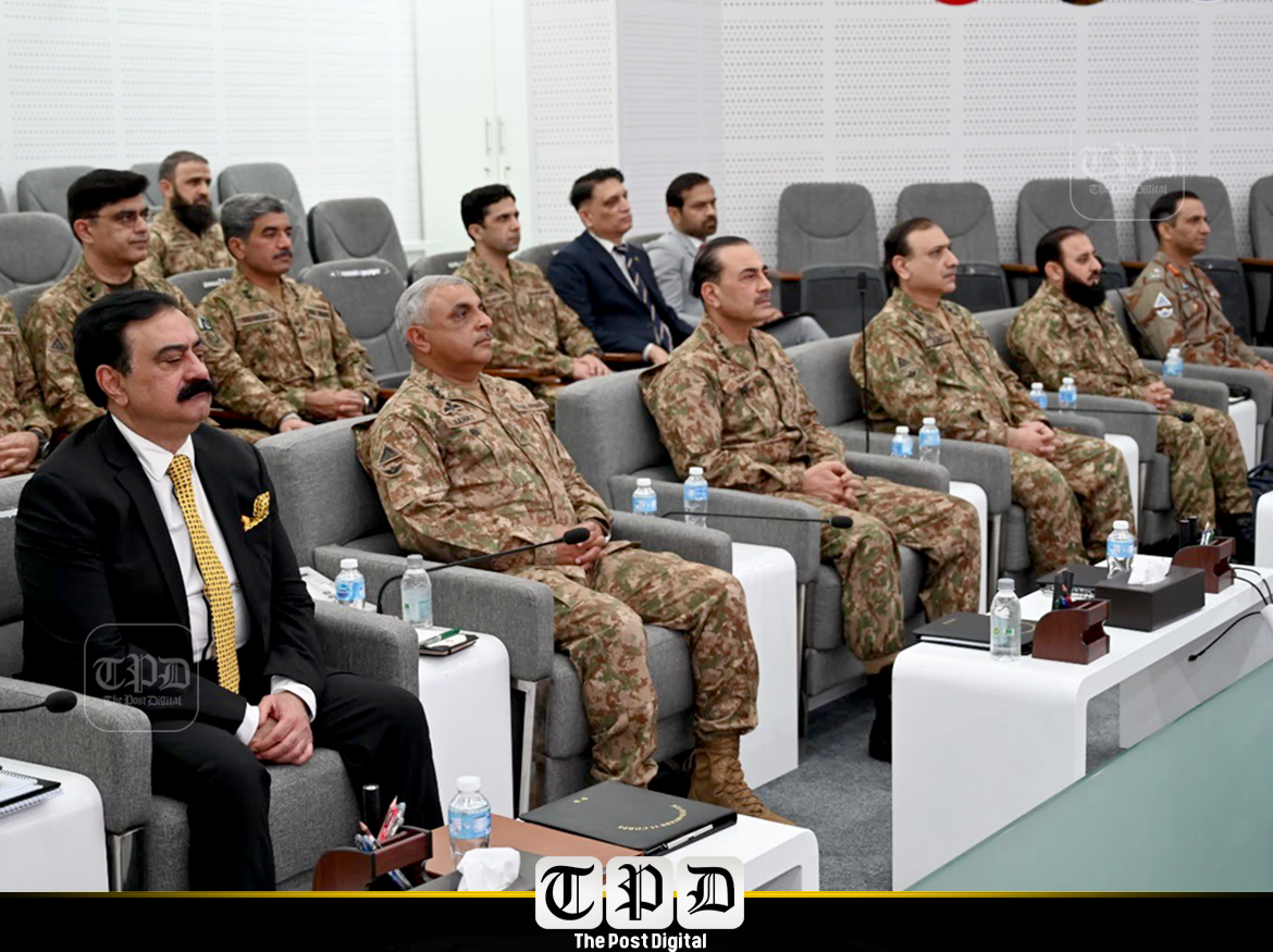 کوئٹہ گیریژن کے دورے کے دوران سکیورٹی صورتحال، آپریشنل تیاریوں اور صوبے میں امن و استحکام کے اقدامات پر بریفنگ؛ شہدا کو خراجِ عقیدت