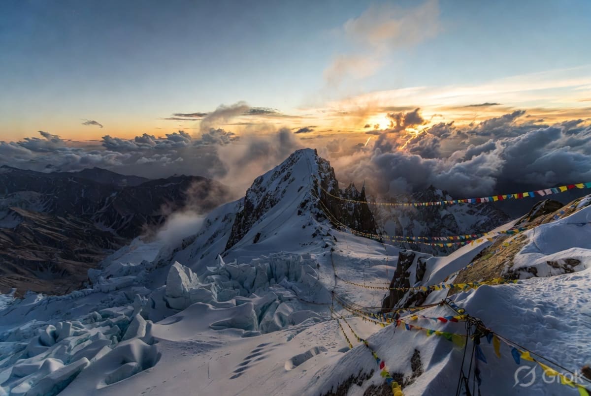 Mount Everest Summit Route Opens as Rope-Fixing Team Reaches Top Amidst Challenging Conditions