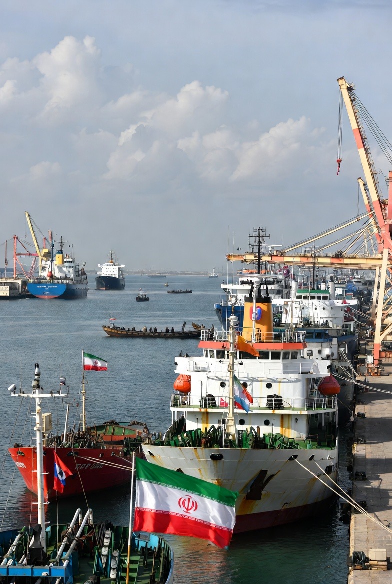 Iran Seizes Ships in Strait of Hormuz After Trump Halts Attacks  Article