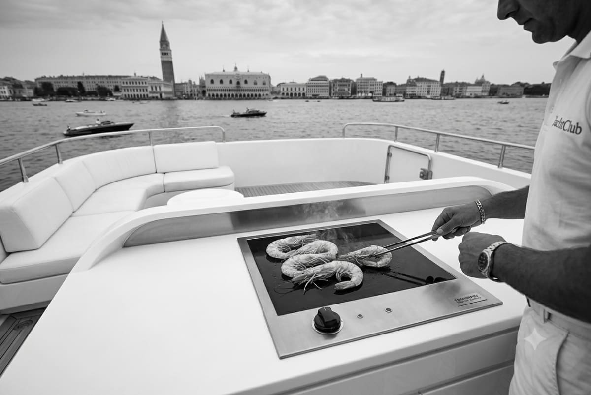 Built-in marine electric grill in stainless steel