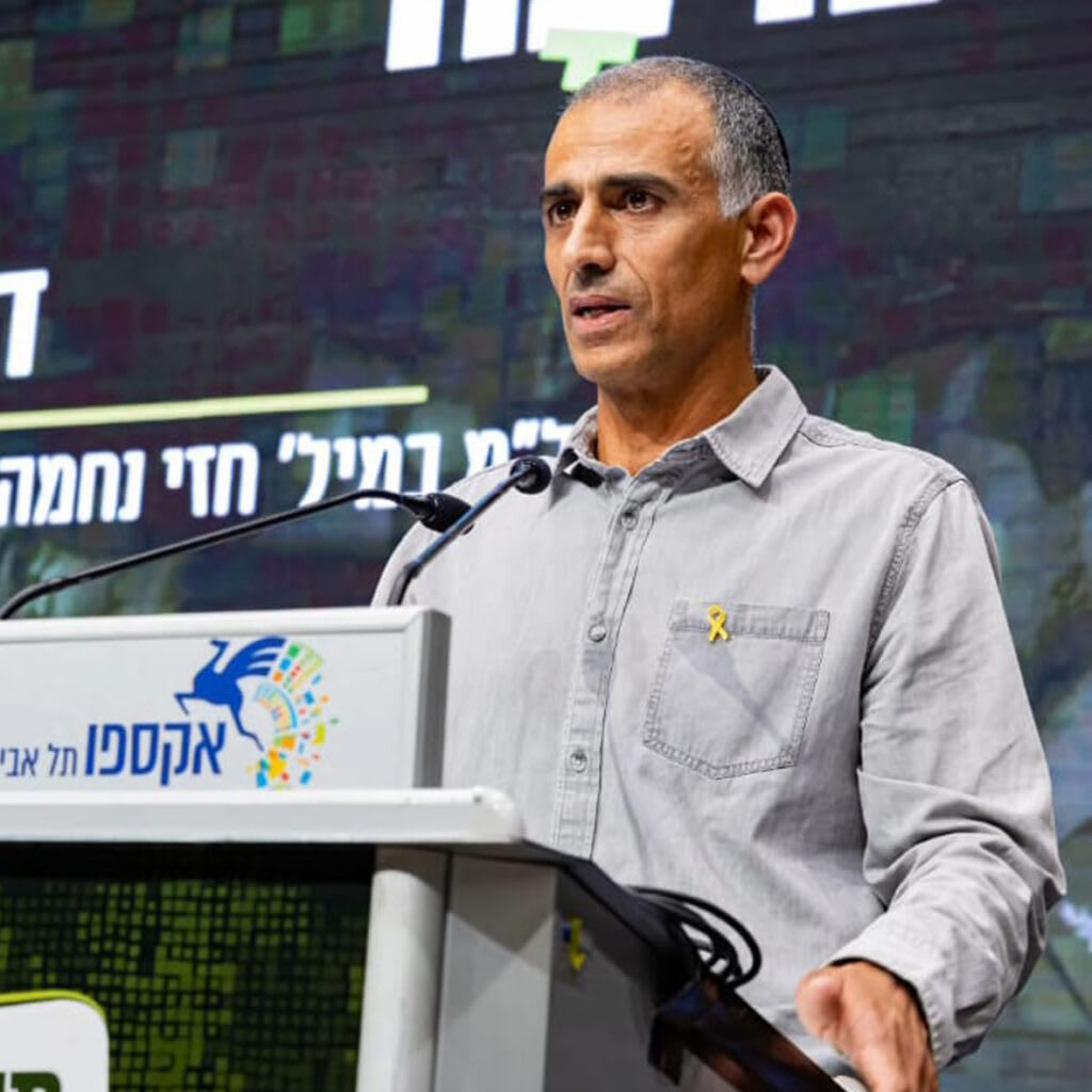 חזי נחמה מדריך בדרך התקומה