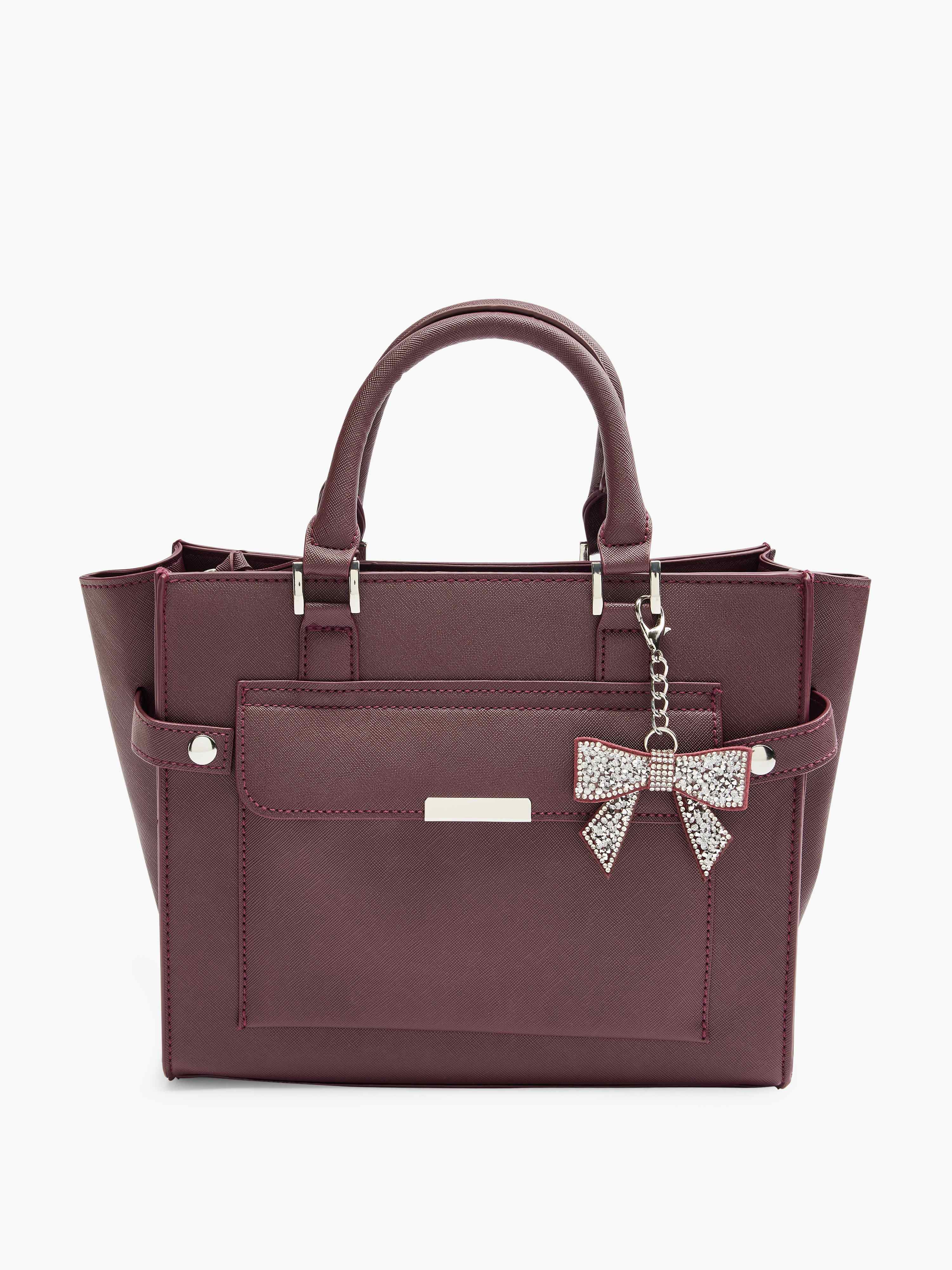 Rote Handtasche mit Trageschlaufen und glitzerndem Schleifen-Anhänger