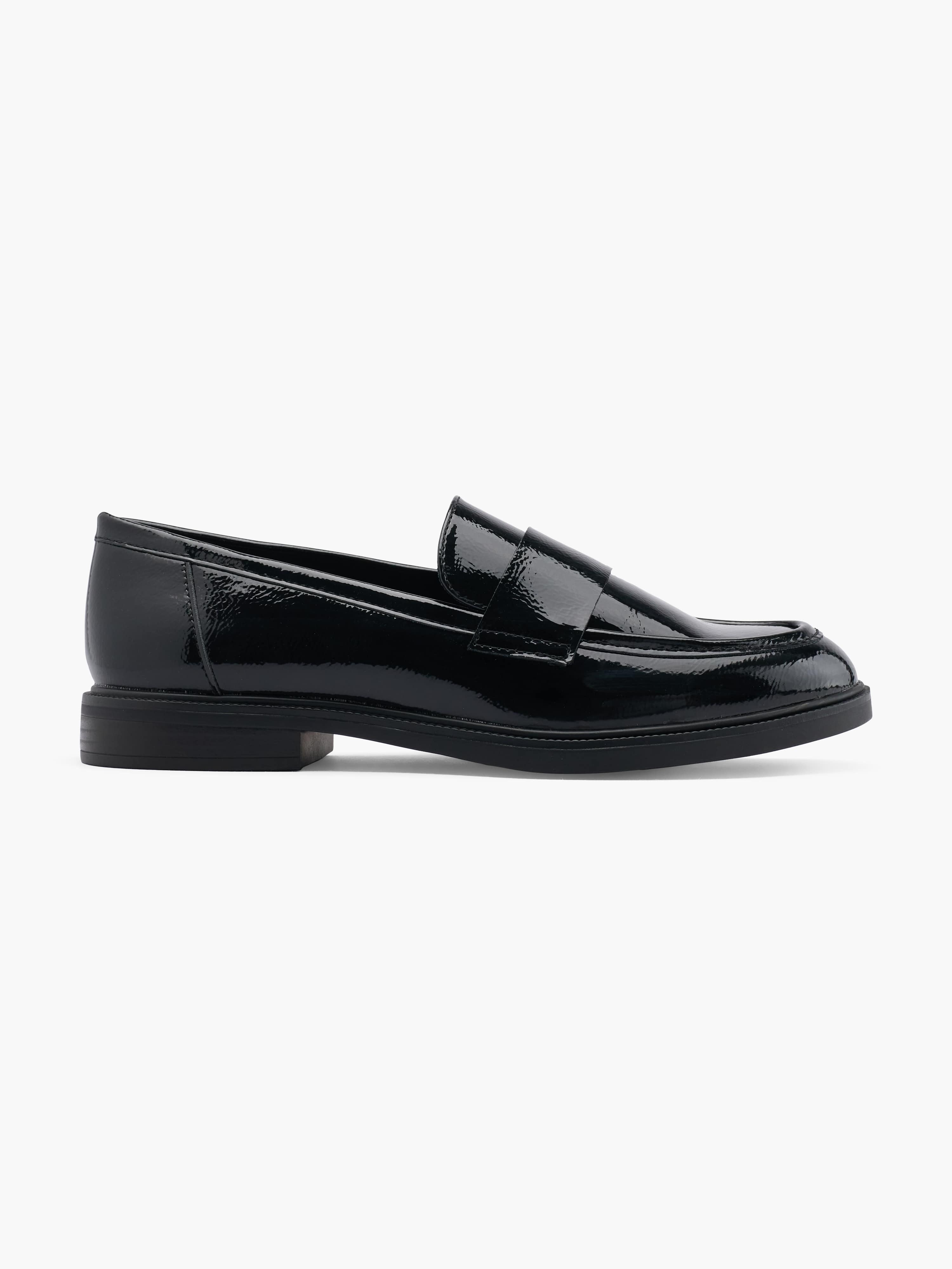Schwarzer Lack-Flat im Dandy Look
