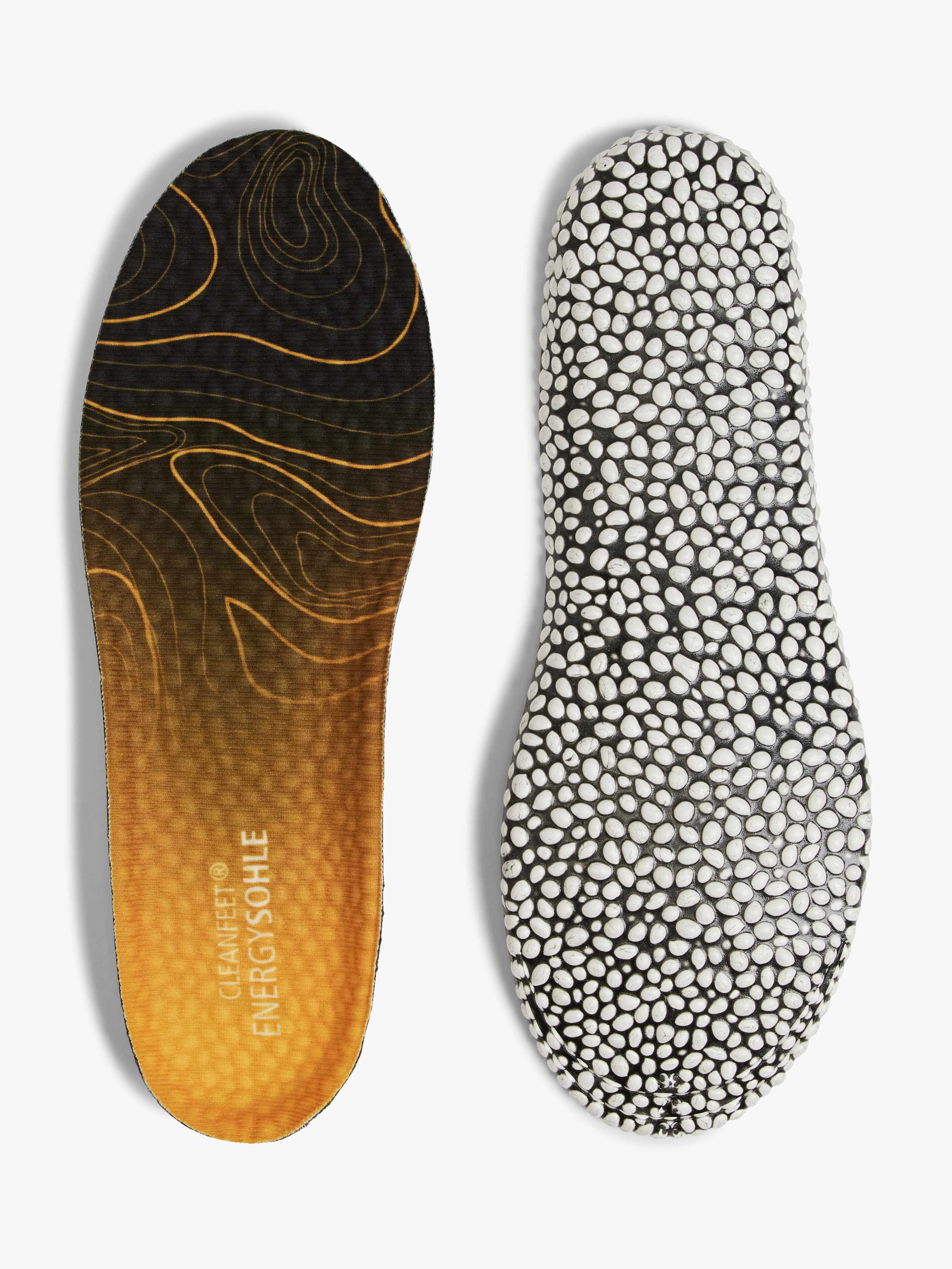 Top-Down-Ansicht zweier Einlegesohlen mit Cleanfeet-Technologie der Marke Deichmann, vor weißem Hintergrund