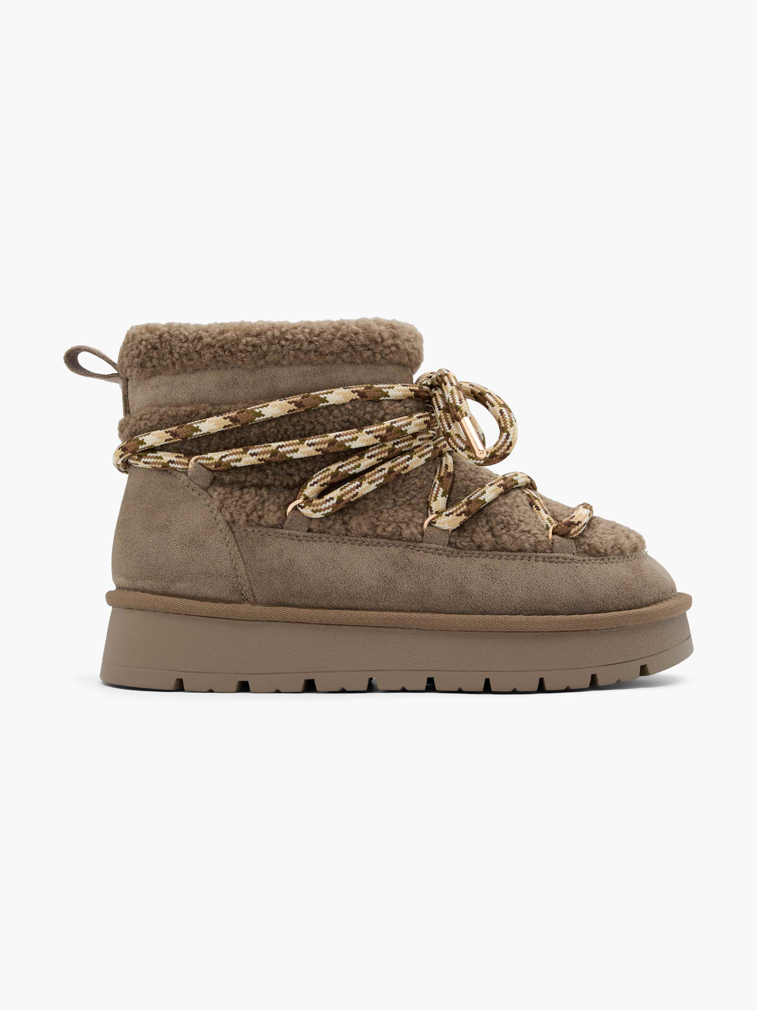 Flauschiger braun-grauer Australian Boot mit dicken Schnürsenkeln