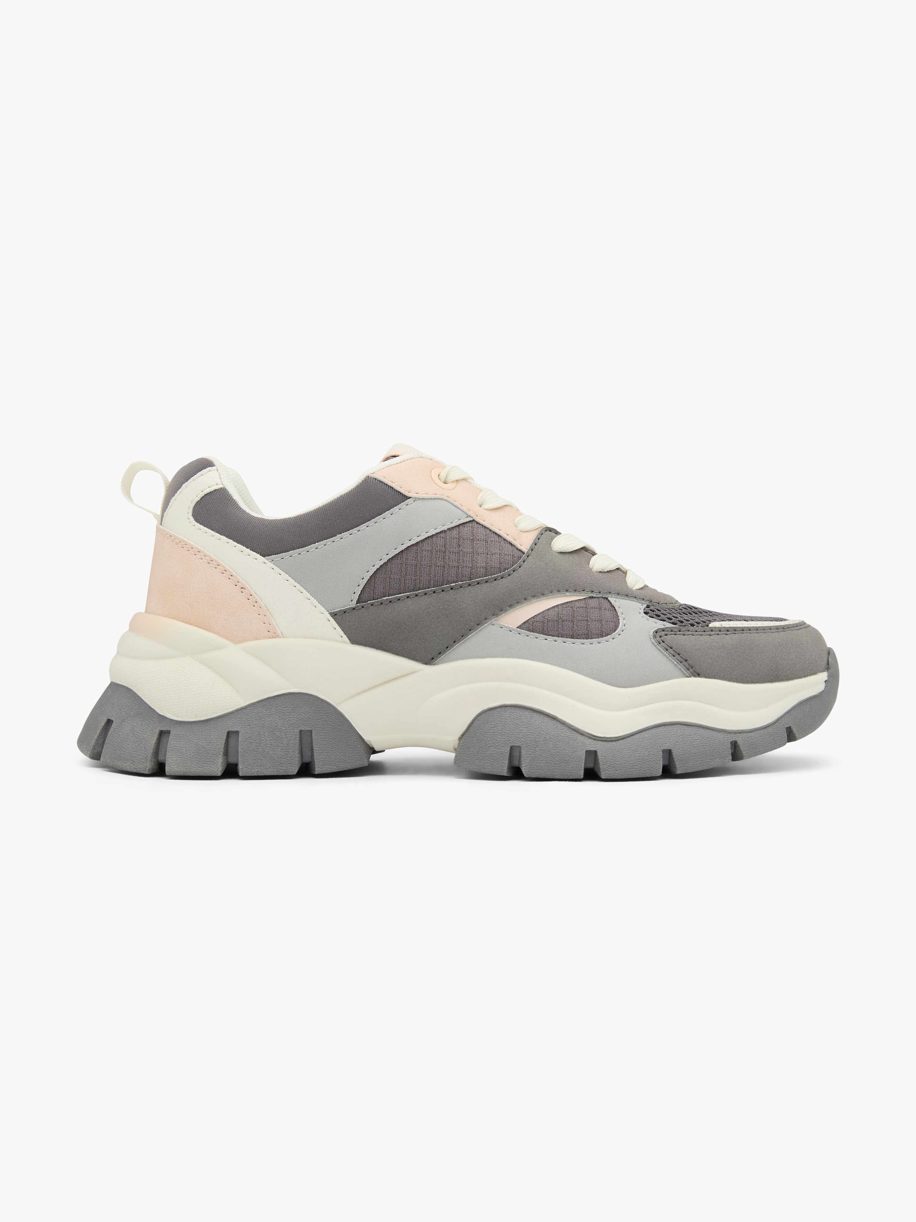 Sportlicher Sneaker in Chunky-Optik mit farblichen Patches
