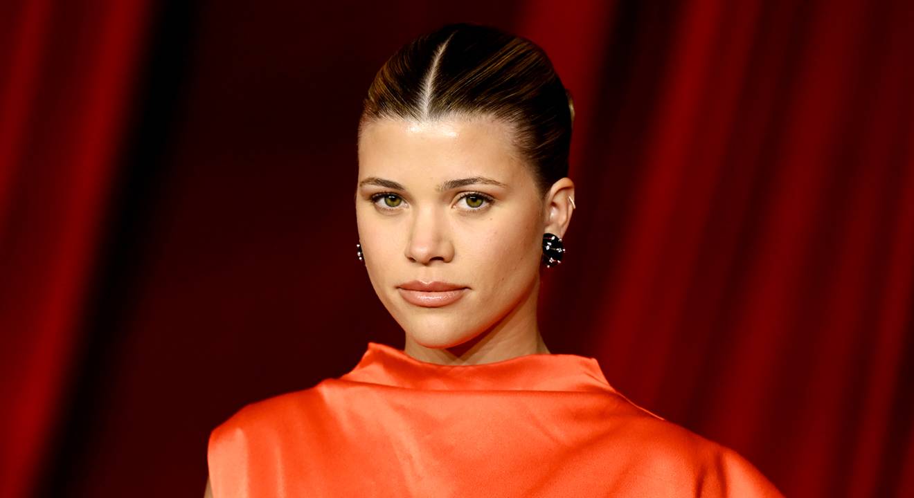 Das Model Sofia Richie Grainge in einem orangefarbenen Outfit