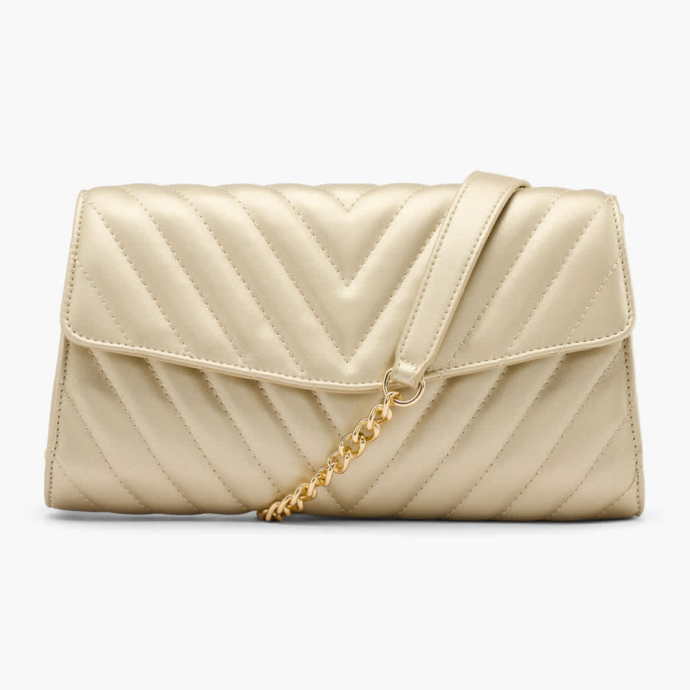 Güldene Handtasche mit feinem Muster und eleganter Goldkette