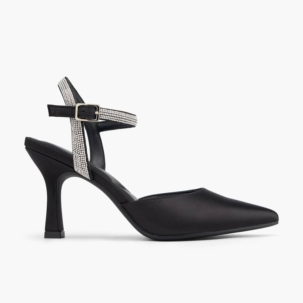Schwarzer Pumps mit Glitzer-Applikationen an den Schnallen