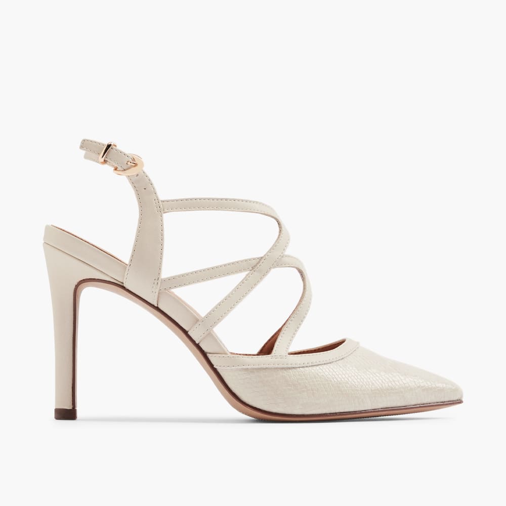 Weißer Absatzschuh mit mehreren eleganten Schnallen 