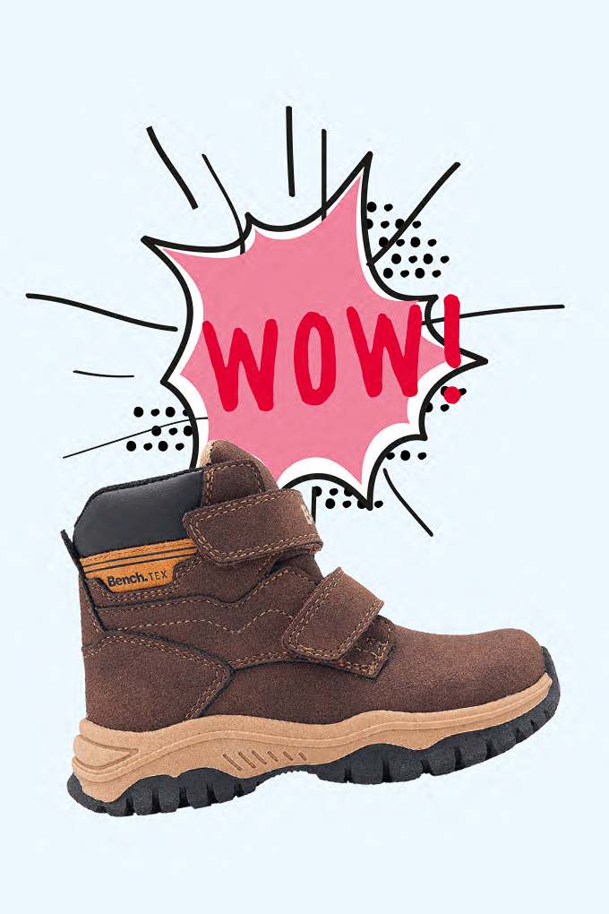 Brauner Kinderboot der Marke Bench mit Schriftzug "Wow" im Bild