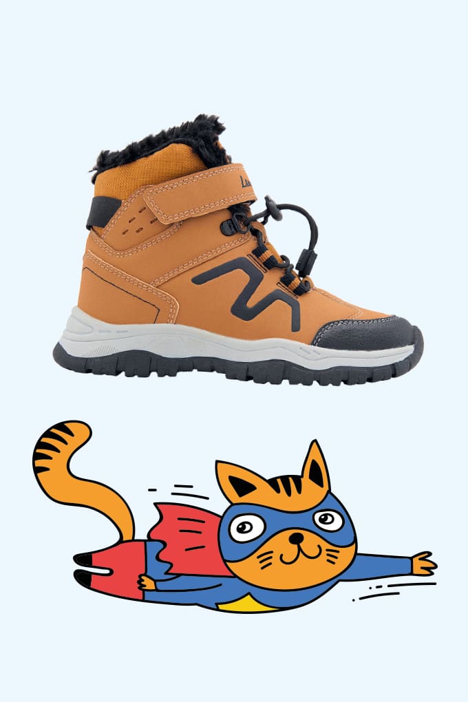 Brauner Kinder-Klettschuh, unter dem eine illustrierte Katze im Superhelden-Outfit fliegt