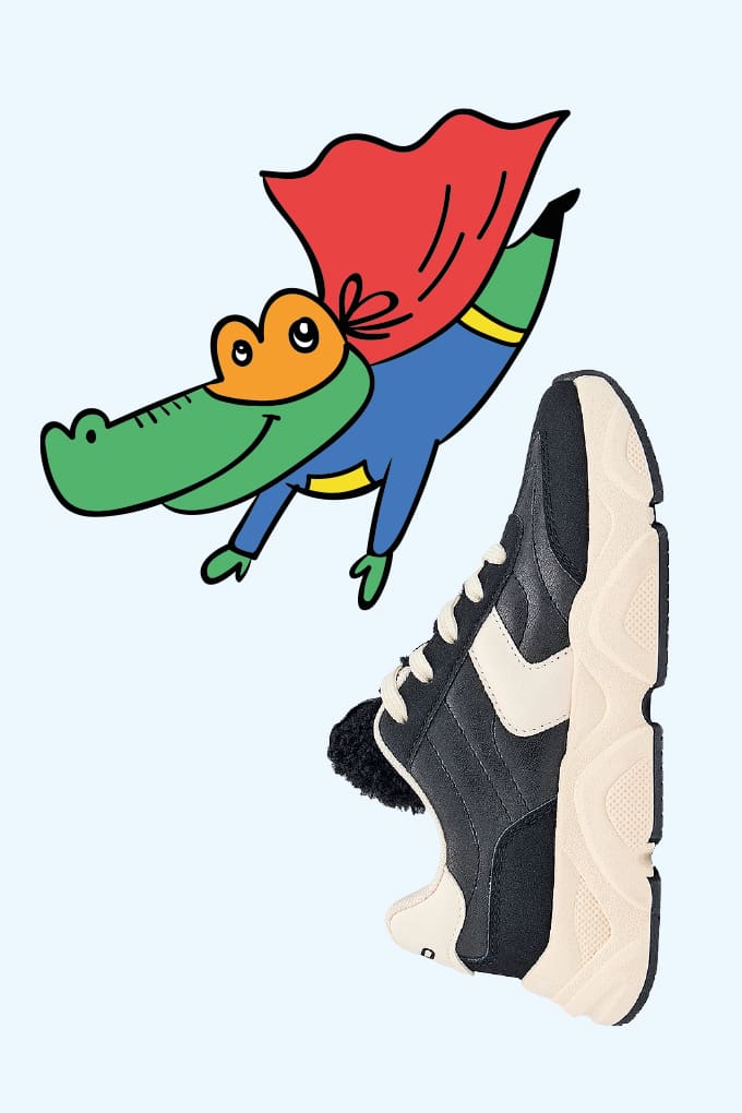 Sportlicher Kinderschuh mit Illustration eines Krokodils im Superhelden-Outfit