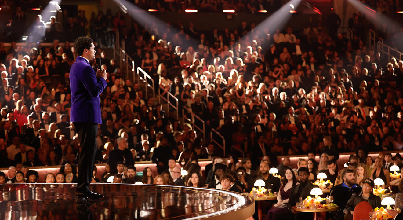 Laudator bei den Grammy Awards 2026 vor vollem Festpublikum