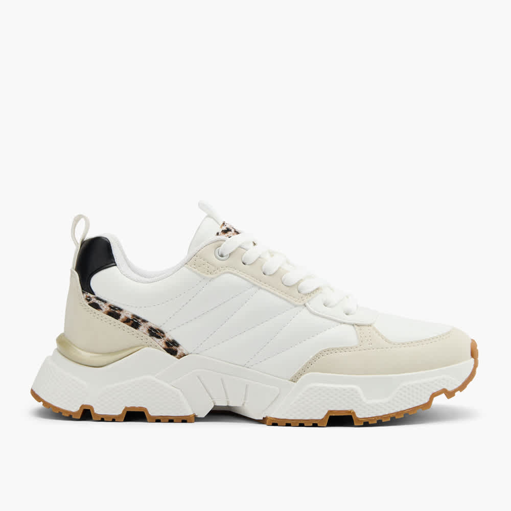 Weißer Sneaker-Schuh mit dicker Polsterung