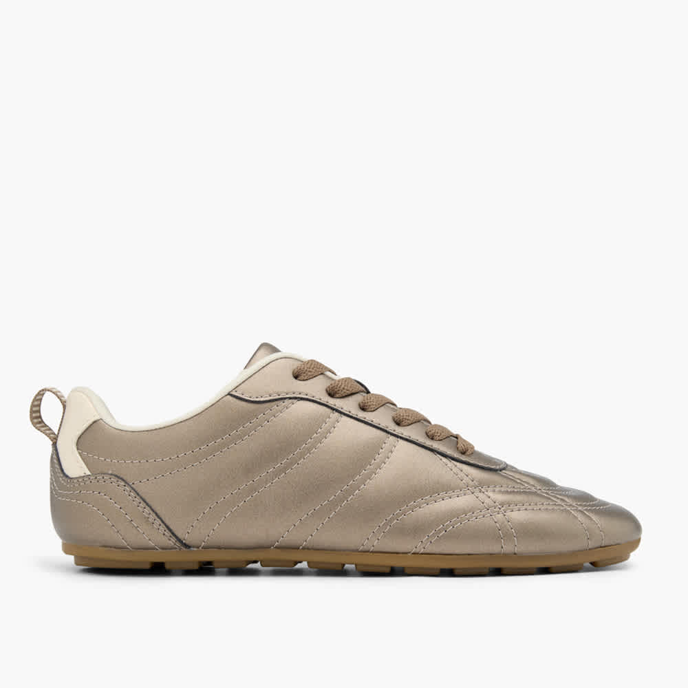 Flacher Sneaker in silbergrauem Farbton