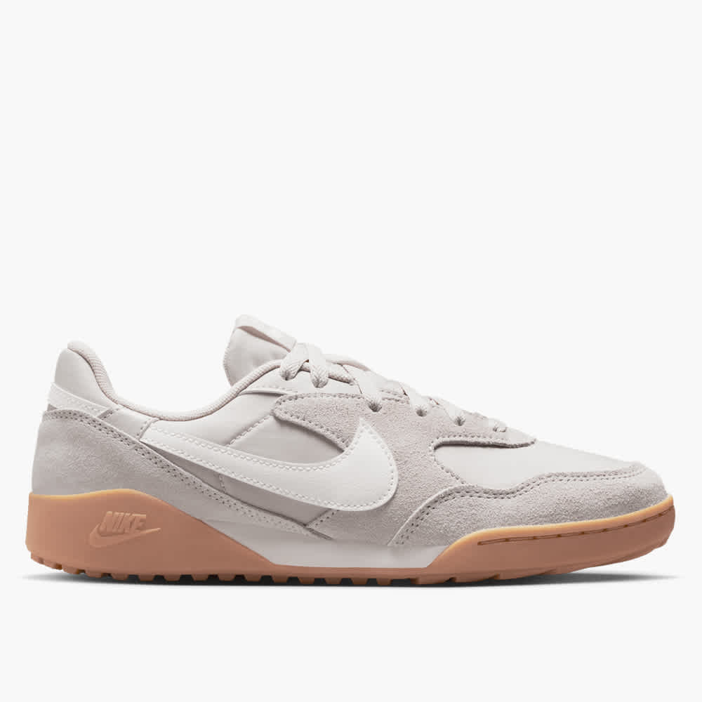 Hellgrauer Nike-Sneaker mit brauner Gummisohle