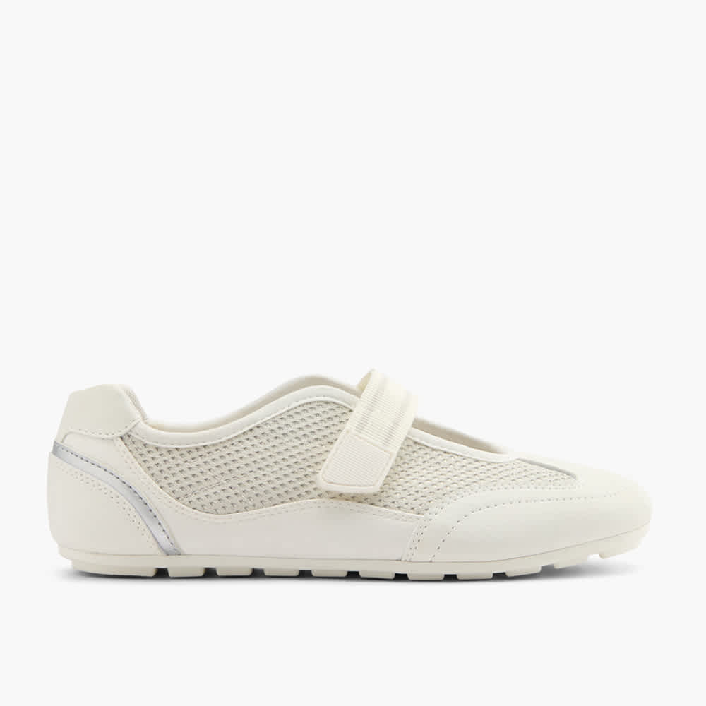 Sportlicher weißer Sneakerina
