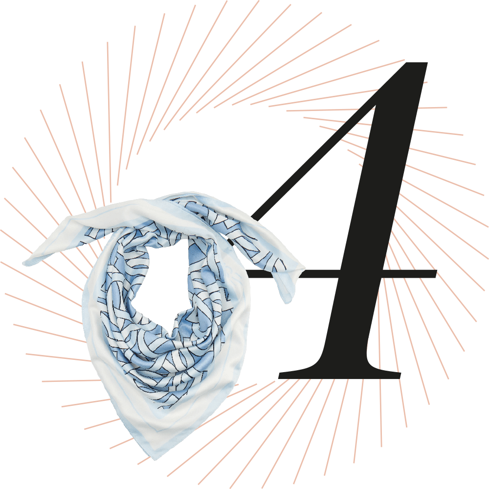 Gemustertes Halstuch in blau-weißem Farbton. schwarze Ziffer 4 im Hintergrund