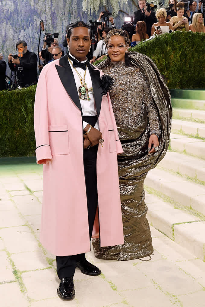 Rihanna & A$AP Rocky posieren gemeinsam bei der Met Gala 2026