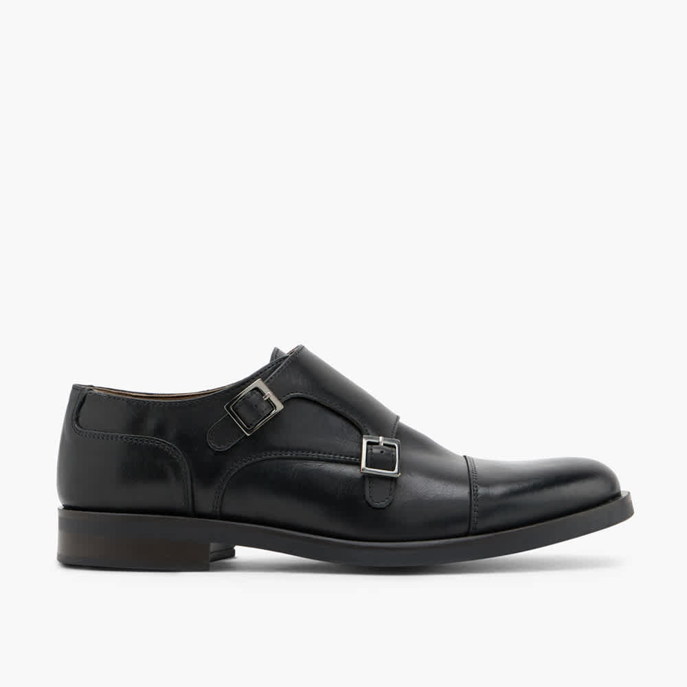 Schwarzer Lederschuh mit Spitze und Blockabsatz