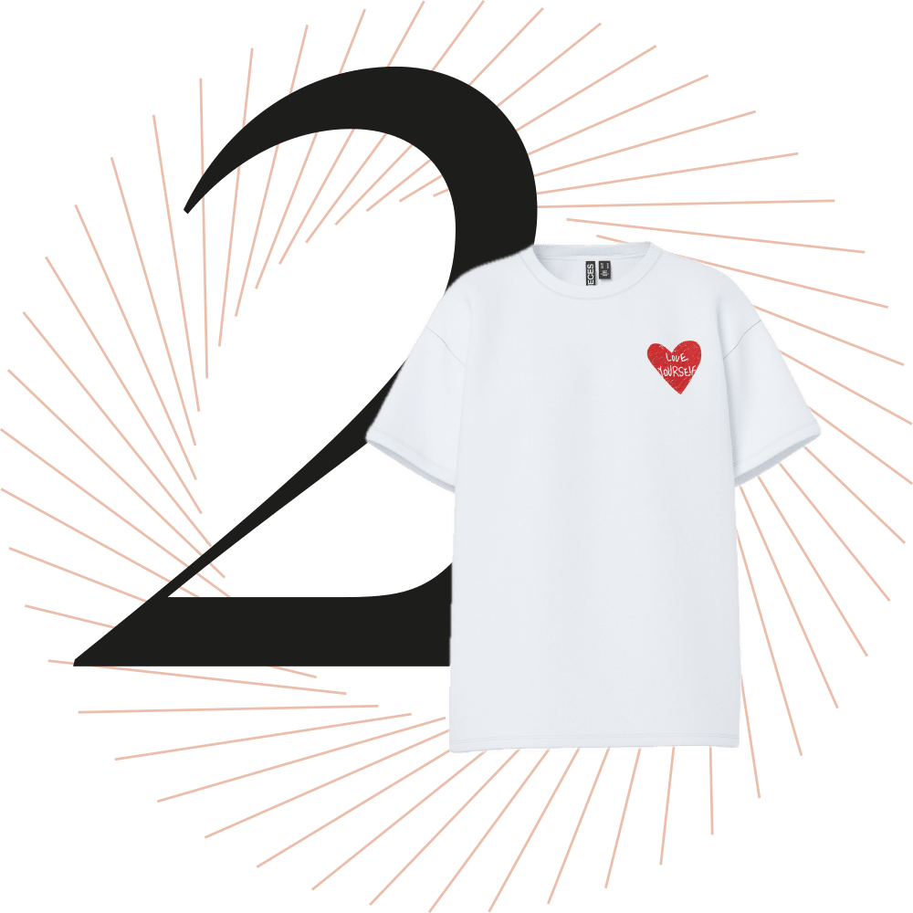 Weißes T-Shirt mit rotem Herz, schwarze Ziffer 2 im Hintergrund