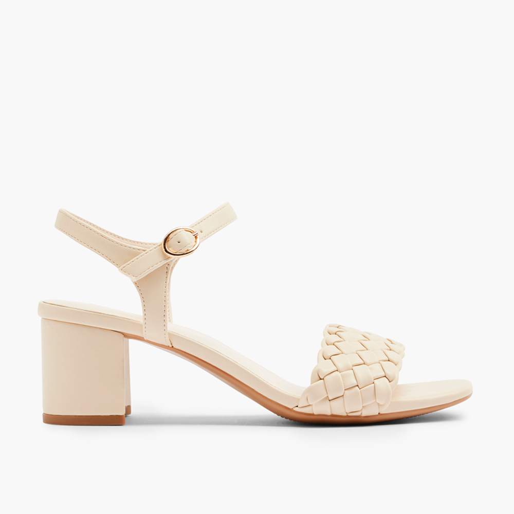 Weißer Pumps mit Blockabsatz