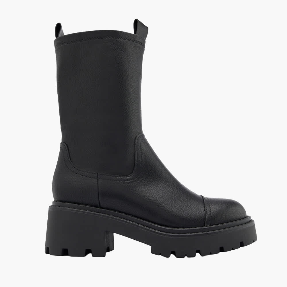 Schwarzer Boot mit dicker Sohle