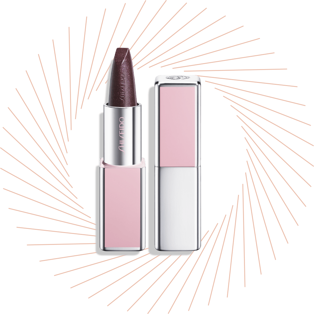 Shiseido Lippenstift in dunklem Beerenton mit rosa-silberner Hülse