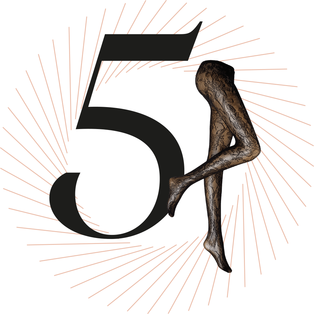Schwarze Spitzenstrumpfhose neben einer großen Nummer 5 vor einem strahlenförmigen Hintergrund