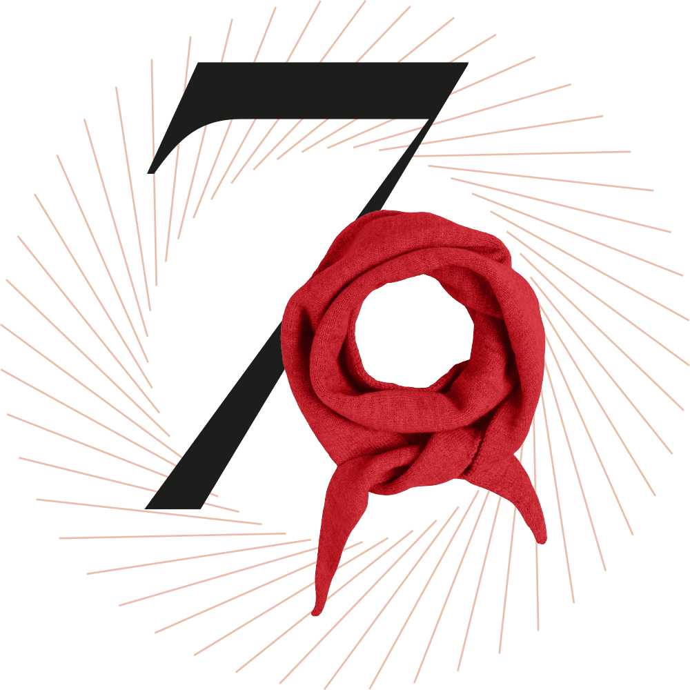 Roter Wickelschal, schwarze Ziffer 7 im Hintergrund