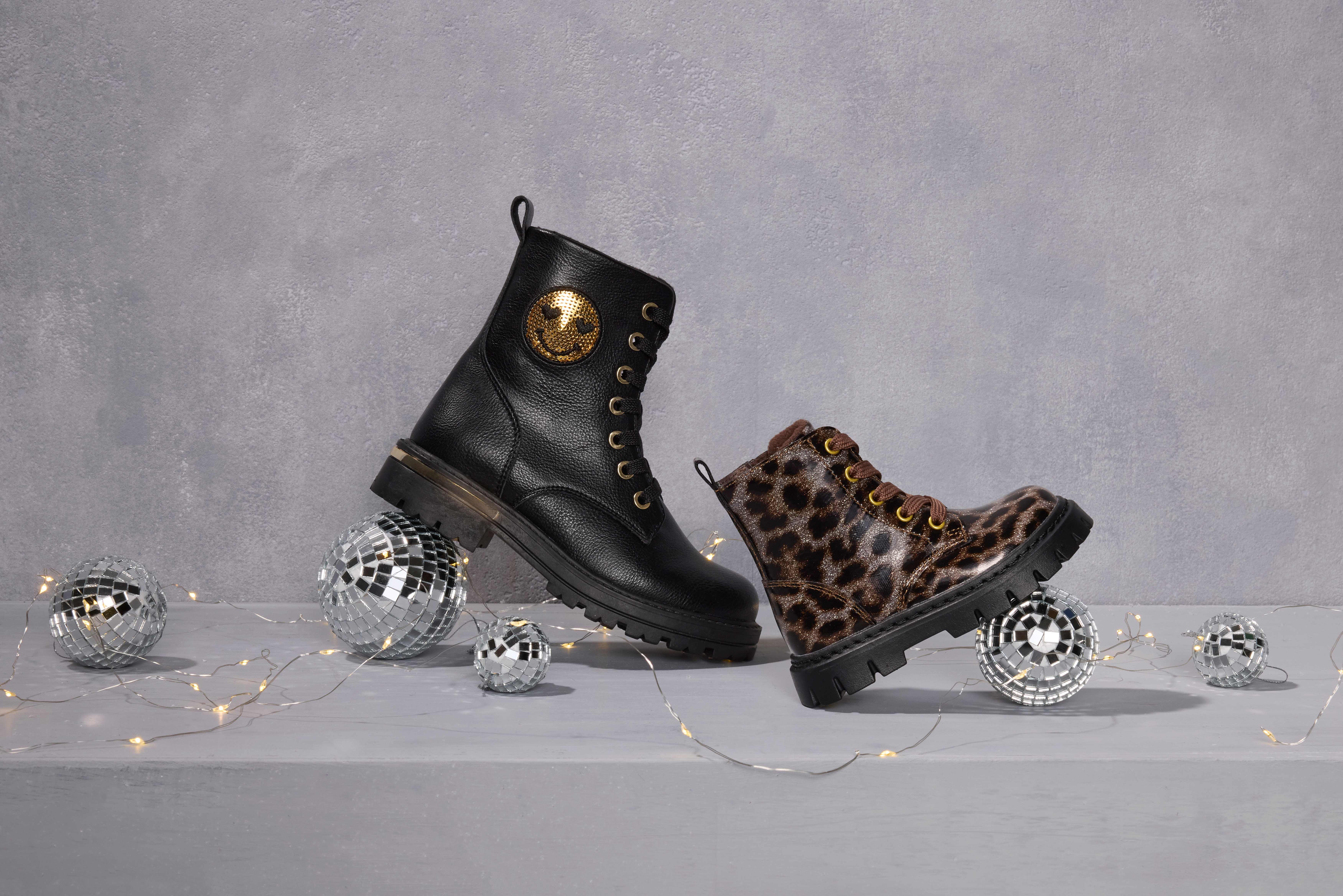Zwei Winterschuhe für Kinder mit ausgefallenem Design