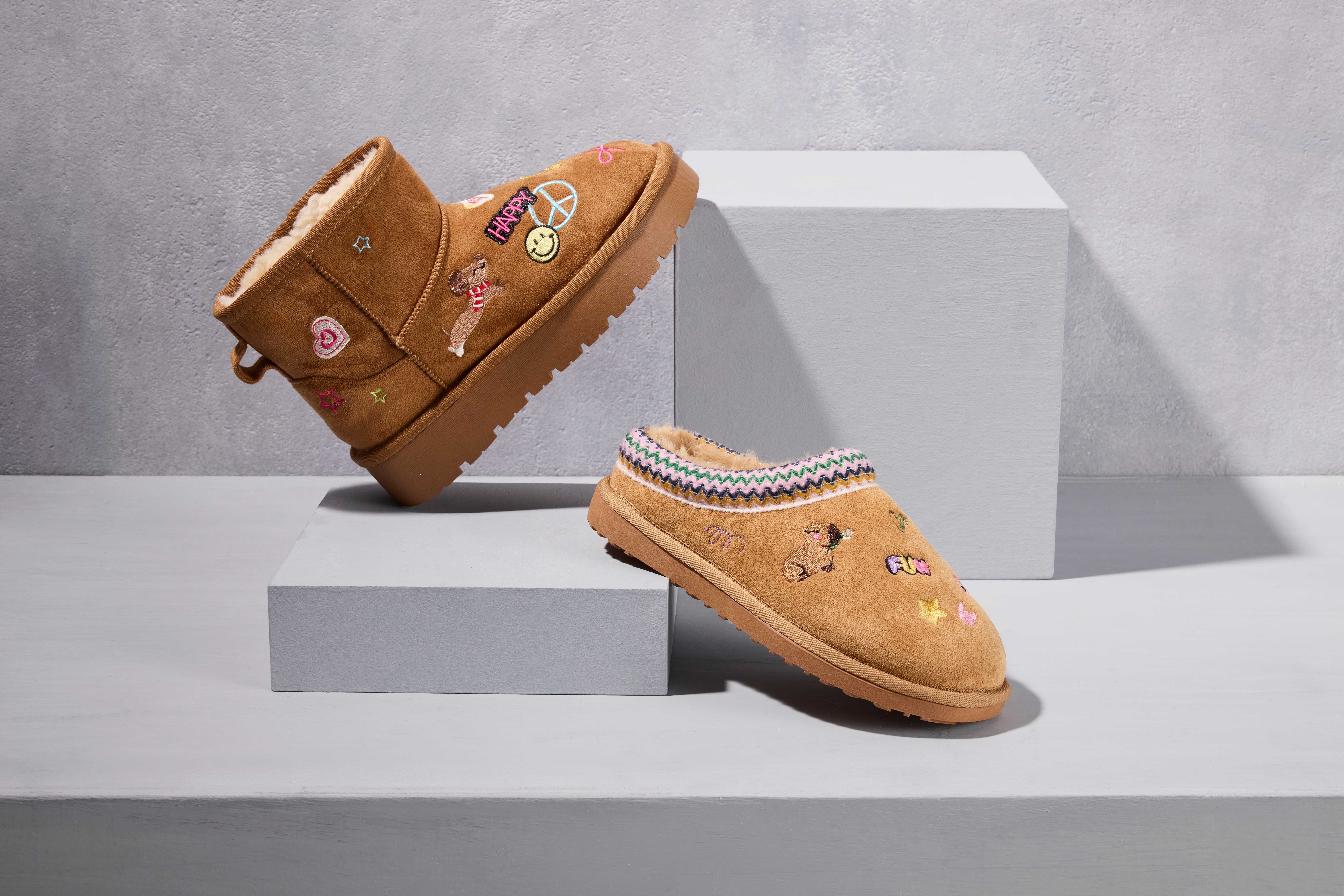 Zwei cozy Boots in braun als Winterschuhe für Kinder