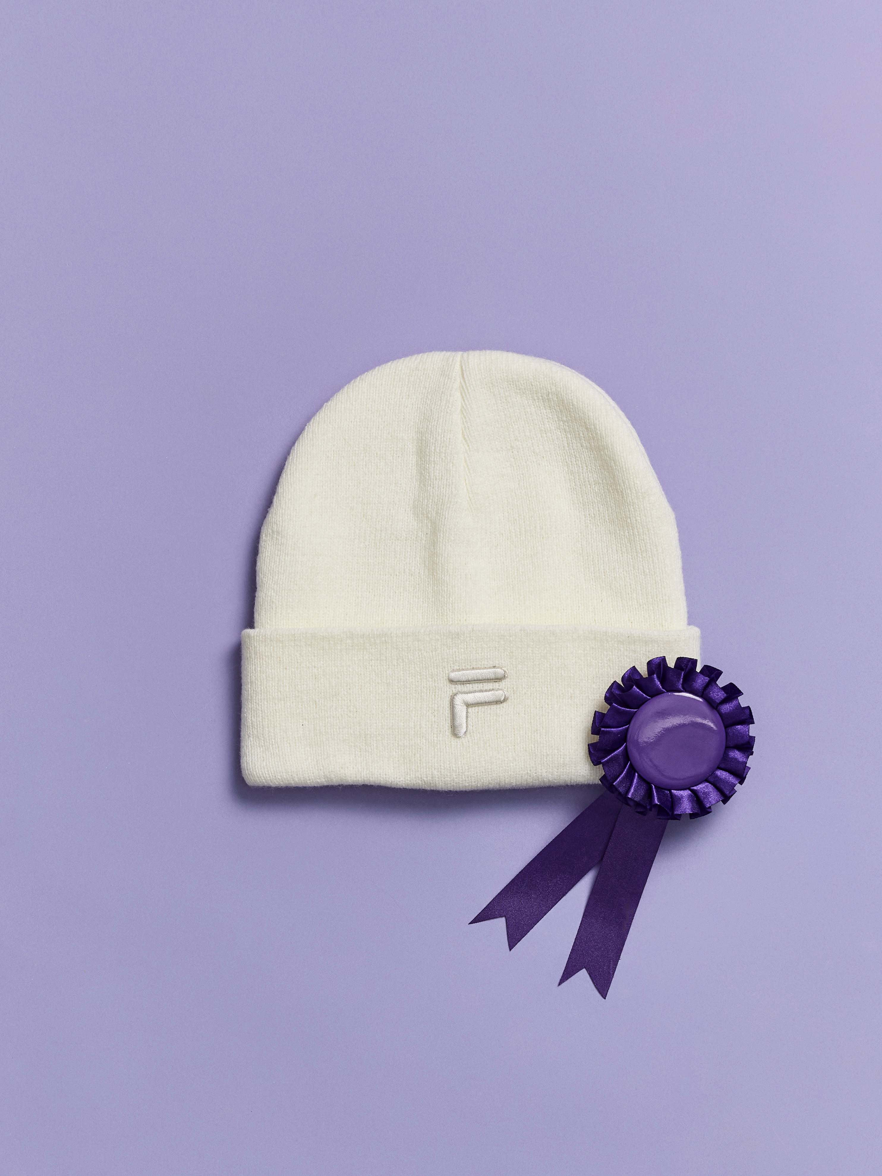 Ein weißer Beanie der Marke FILA
