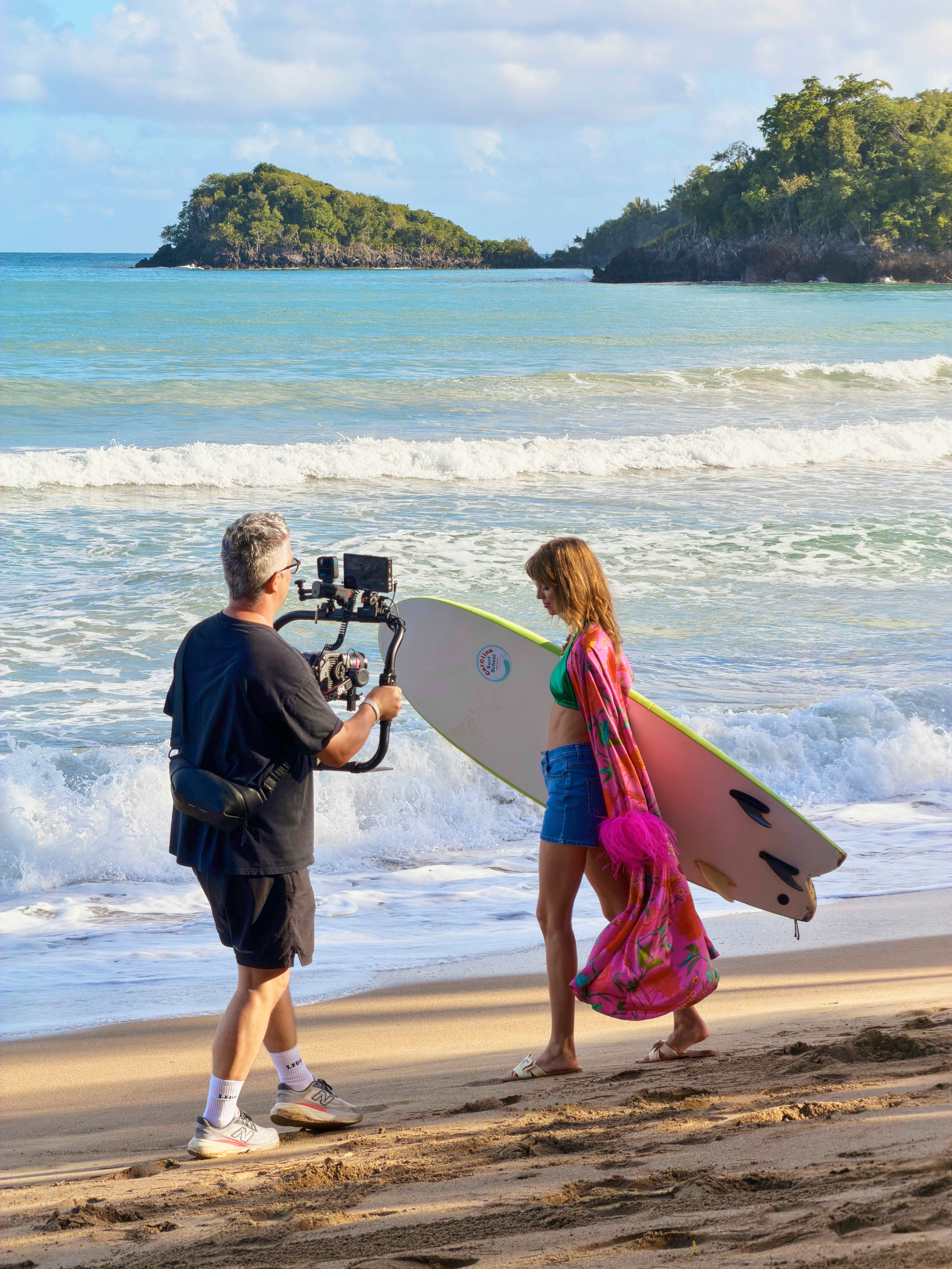 Fotoshooting mit Lila Flowers beim Summer of Joy-Shooting von Deichmann