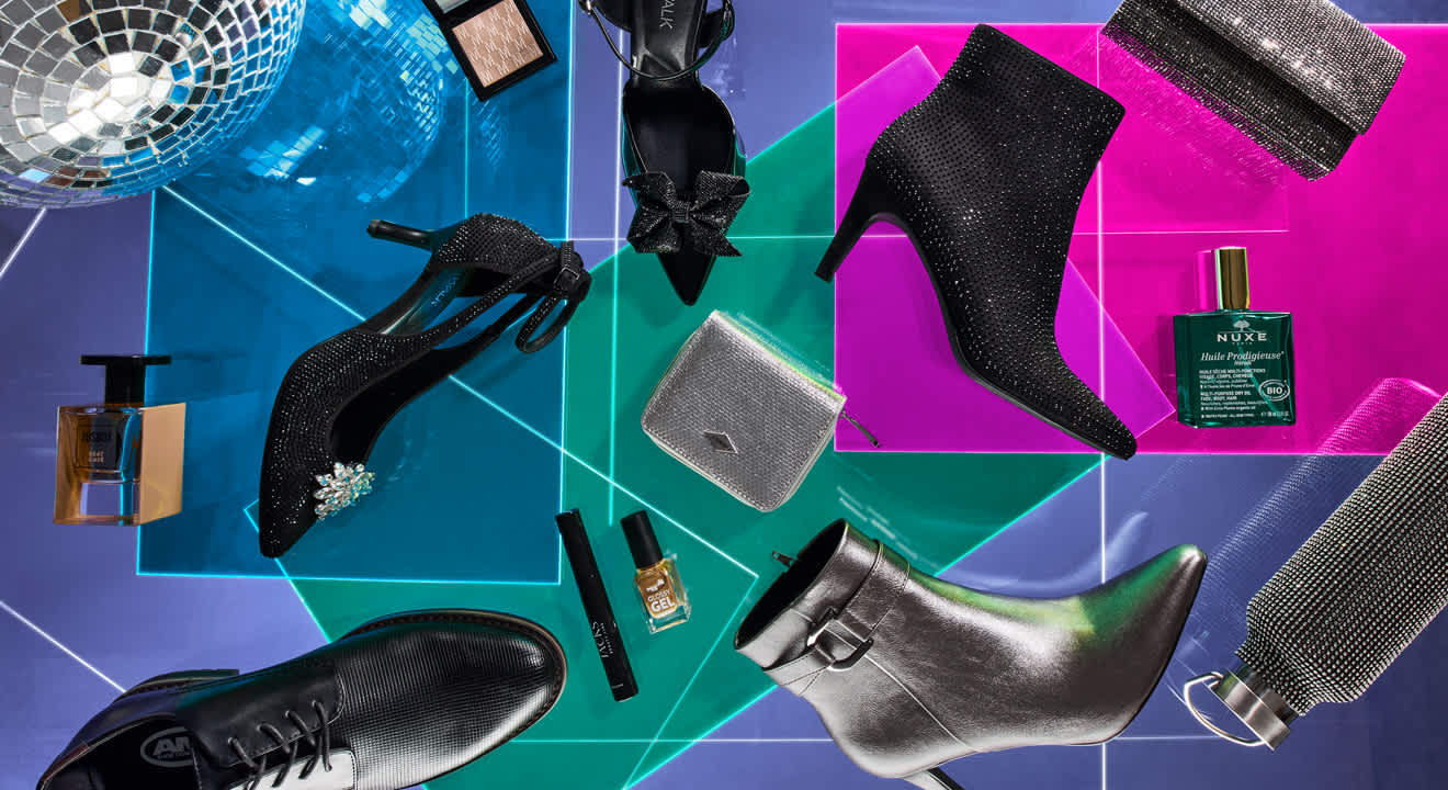 Kollektion stilvoller Damenschuhe & Accessoires auf stilisiertem Disko-Hintergrund