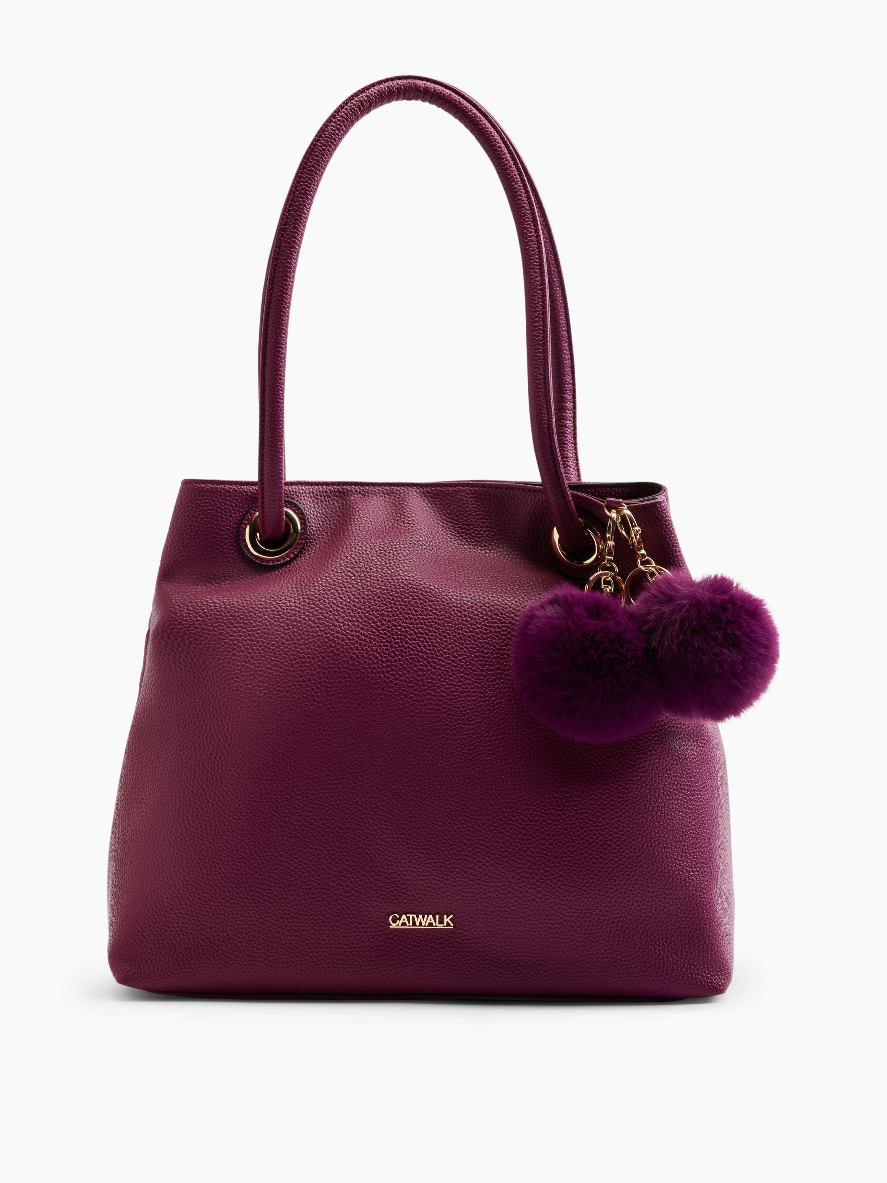 Bordeauxrote Handtasche mit goldenen Details und dekorativem Anhänger