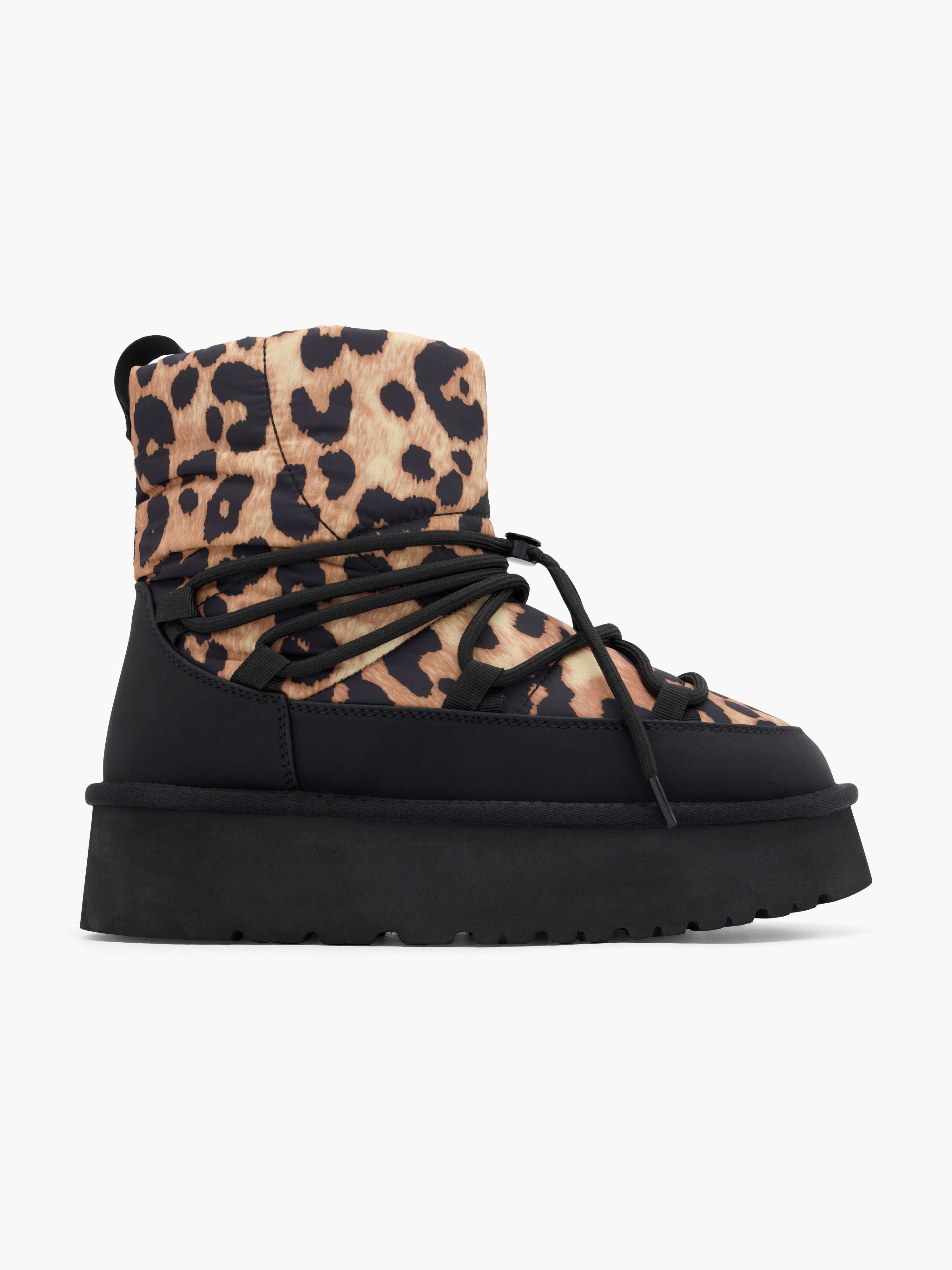 Schneestiefel mit Leopardenmuster und schwarzer Sohle