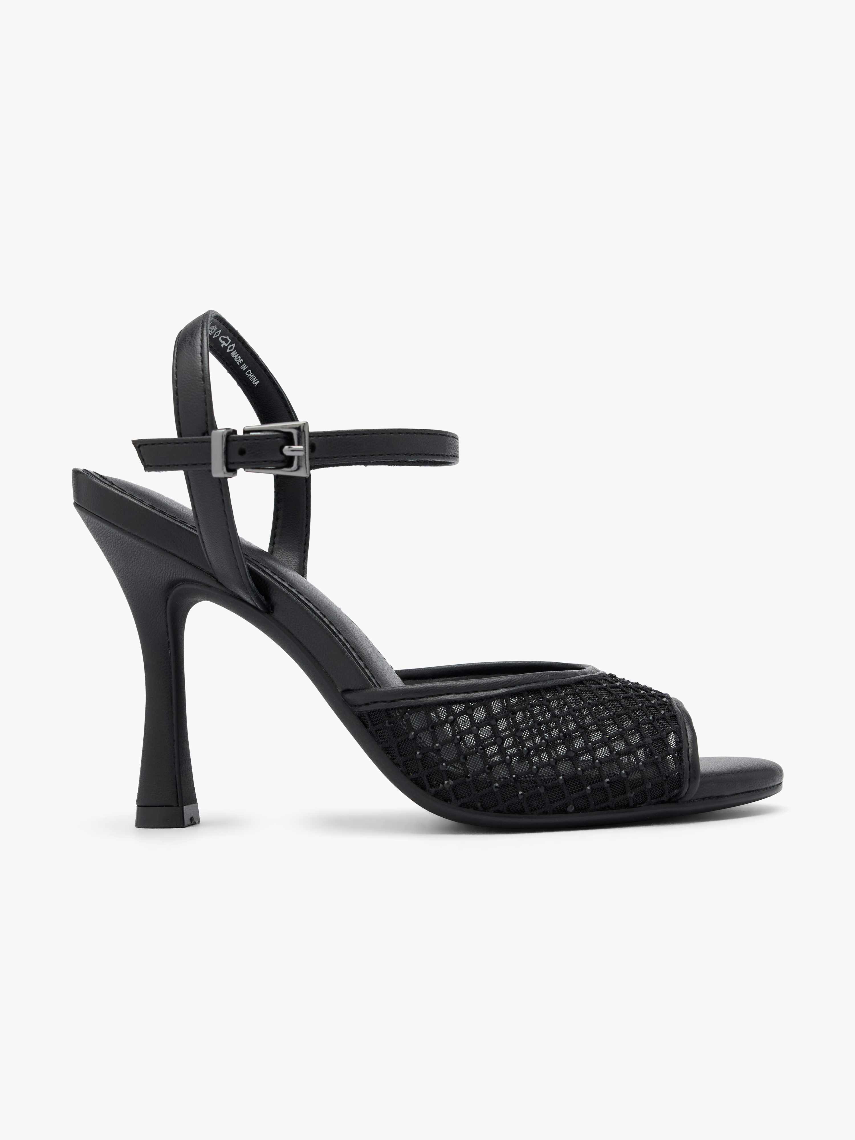Schwarzer Pumps mit schmalen Riemchen