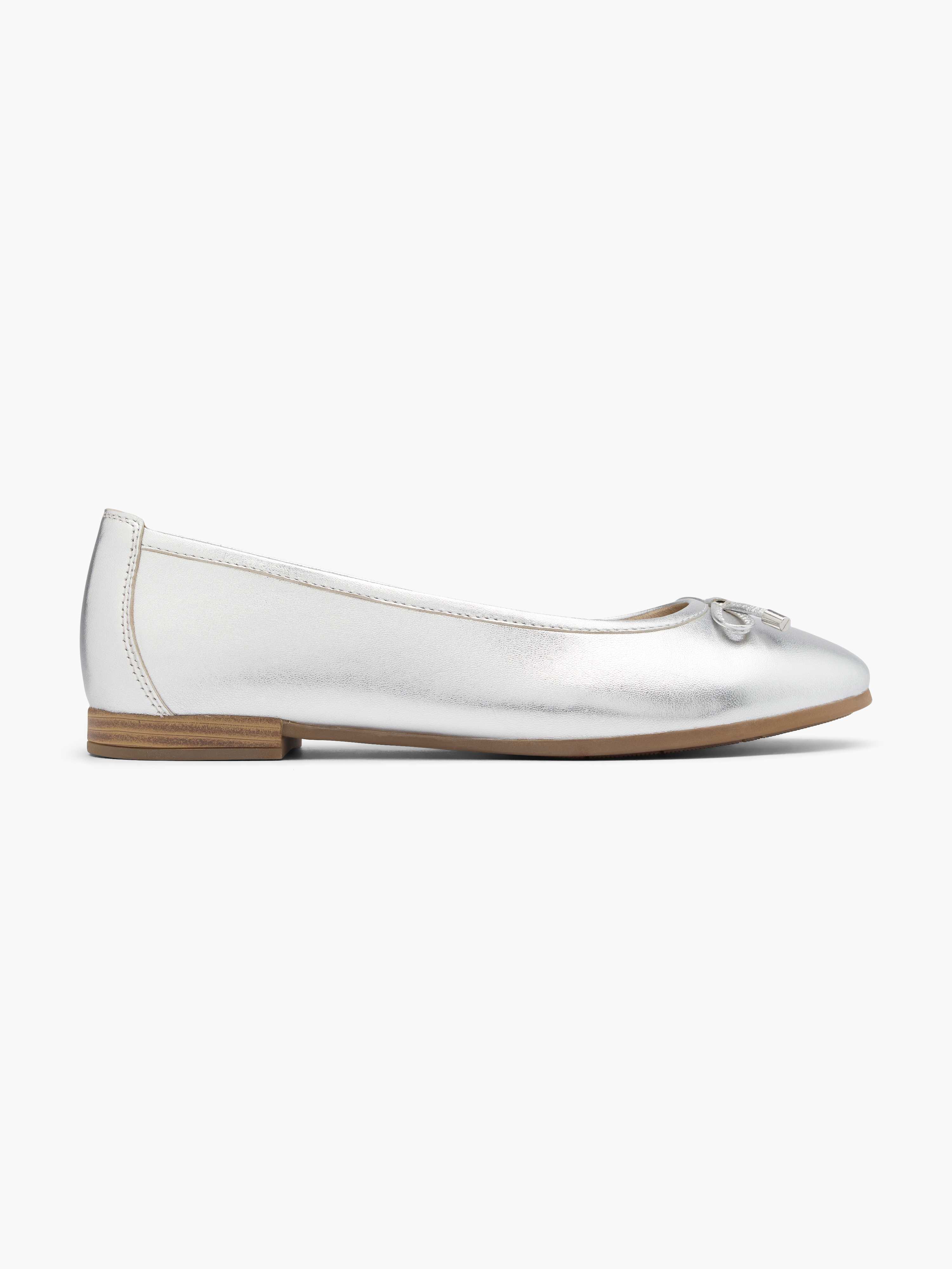 Silberfarbene Ballerina in glänzender Optik