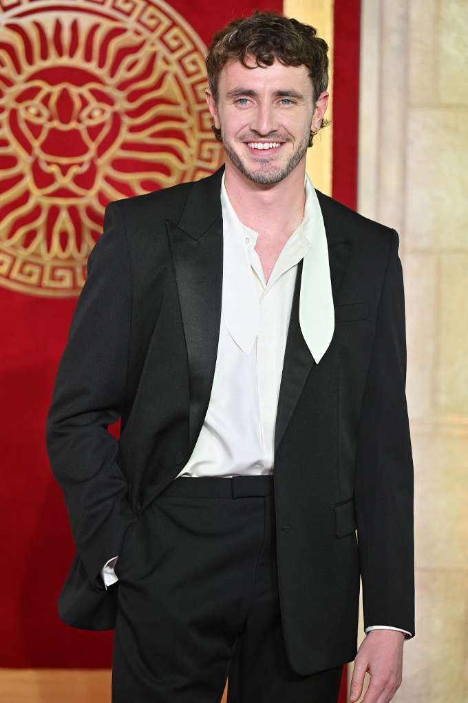 Schauspieler Paul Mescal in Smart Casual-Look mit schlichter Anzugkombination